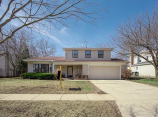 1143 Garfield Ave, Libertyville, IL 60048