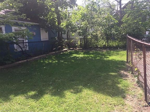 2nd image of 1086 E 171st St