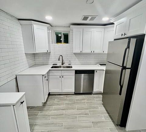 3rd image of 936 N Ogden St #3