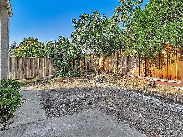 6257 Kelez Ct #A — Photo 15
