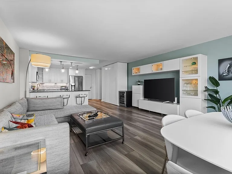 8 Whittier Pl #9J — Photo 3