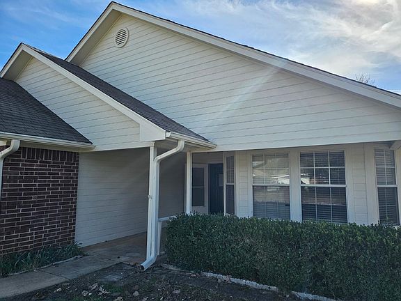 3rd image of 2530 Briarwood Dr