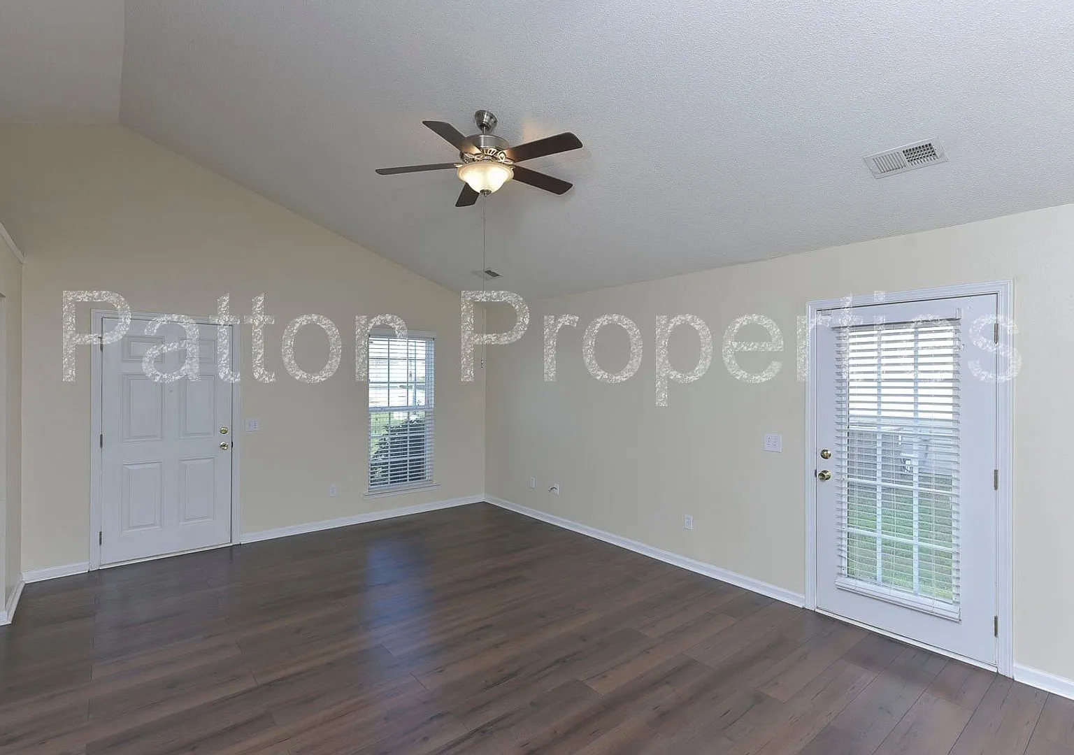 Legend Oaks Home — Photo 3