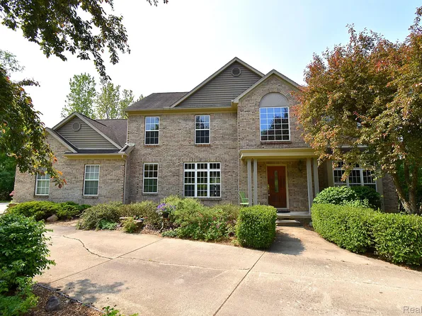 7633 Quail Ridge Dr, Dexter, MI 48130