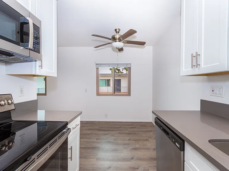 Riviera Apartment Homes — Photo 10