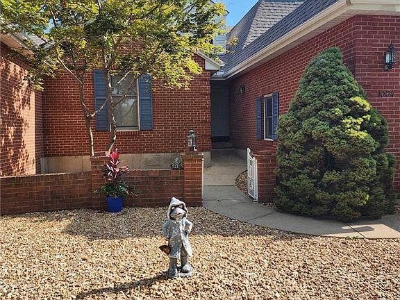 2nd image of 1004 E Palmer Pl