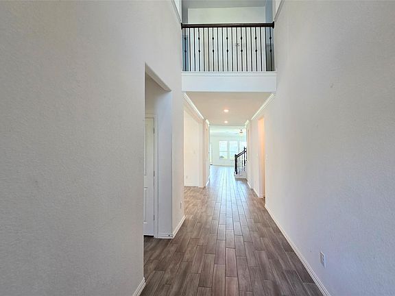 3rd image of 4826 Albany Ridge Ln