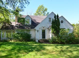 10507 N Pine Tree Cir, Mequon, WI 53092