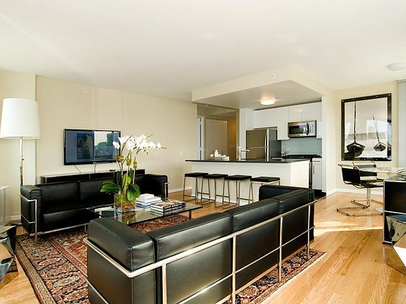2nd image of 4615 Center Blvd APT 605