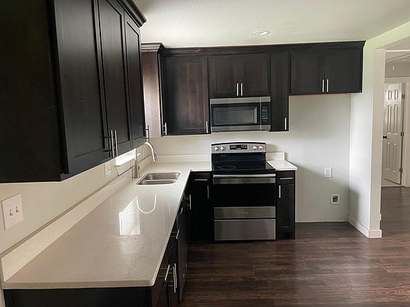 5th image of 2132 Camden Dr