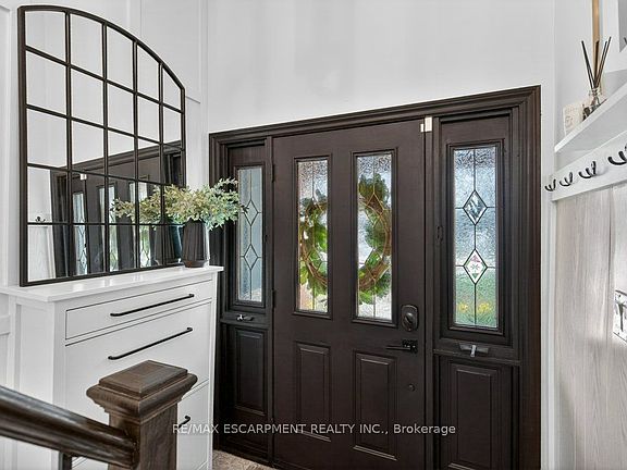 4th image of 71 Nelson St