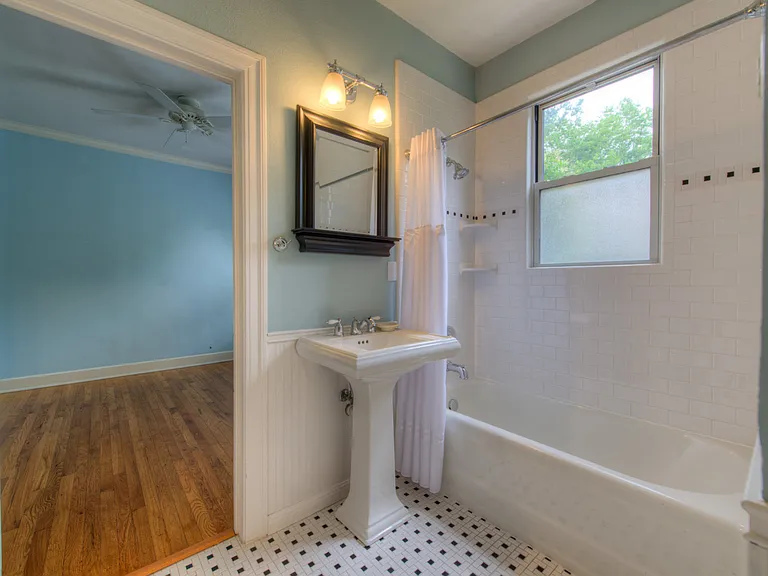 720 Sparks Ave — Photo 12