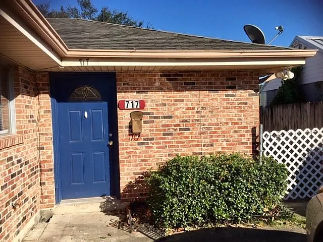 717 Edenborn Ave