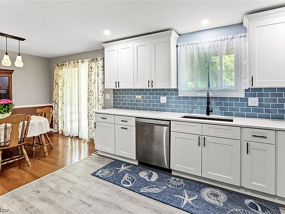 5th image of 7658 Sleepy Hollow Dr