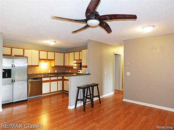 4th image of 15034 Island Dr #61