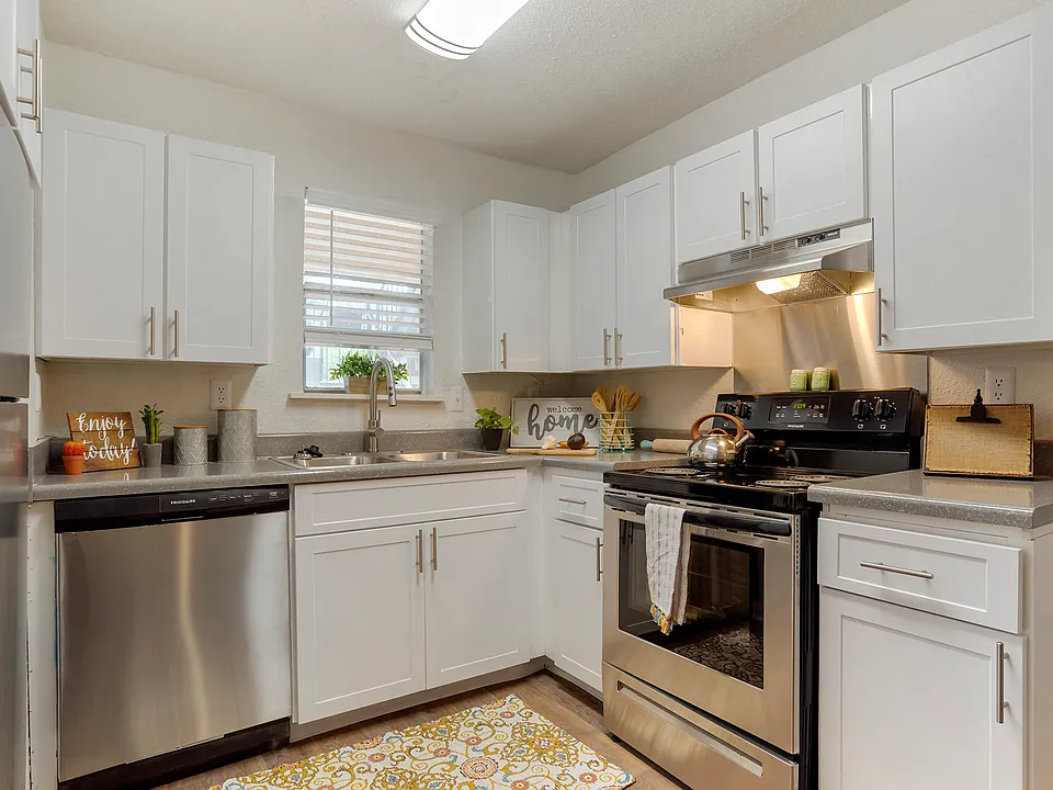 Lakeshore Landing Apartments