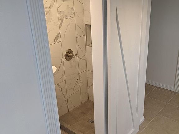4th image of 1821 N Pleasantburg Dr Unit C