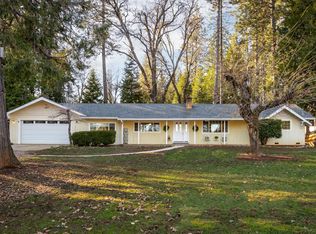 13668 Meadow View Dr, Grass Valley, CA 95945