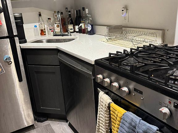 4th image of 176 E 2nd St APT 3A