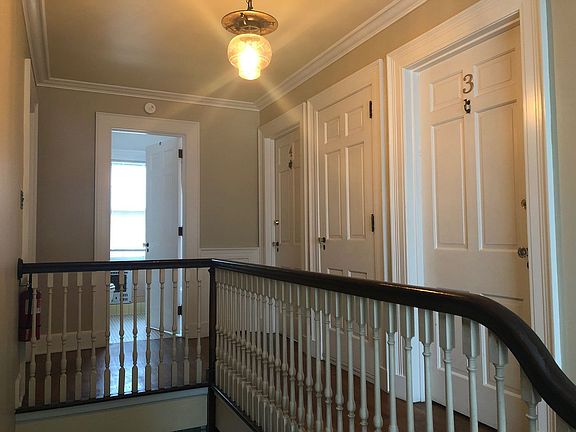 4th image of 138 W 26th St #10