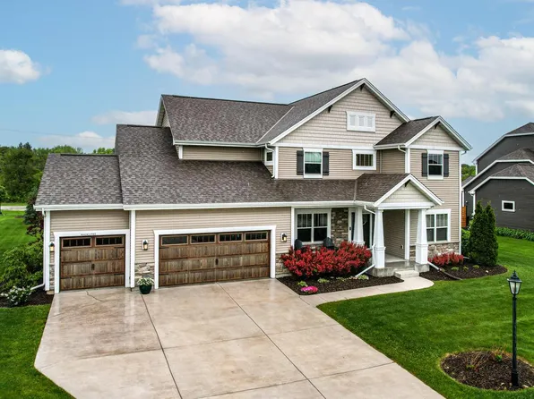 N46W22980 Charlotte WAY, Pewaukee, WI 53072
