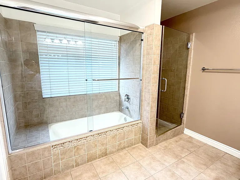 956 S Wilton Pl #401 — Photo 10