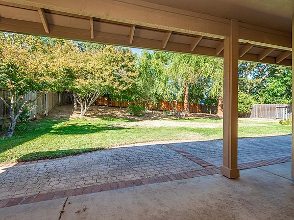 3rd image of 8681 Robin Hill Way