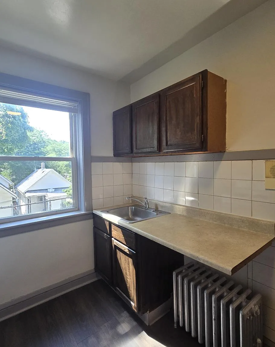 836 North Massasoit Avenue #2B — Photo 4
