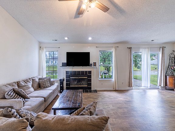 3rd image of 9648 Treyburn Green Way
