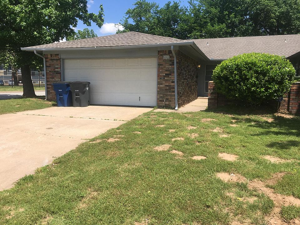 3 bed 2 bath half duplex on corner lot.