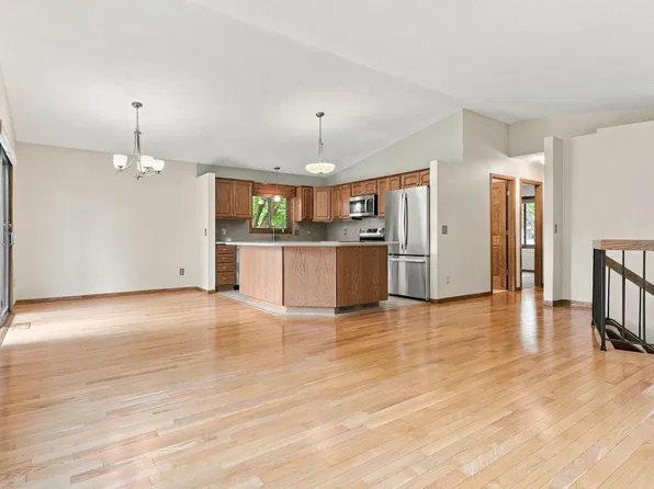 1980 Timber Wolf Trl N, Eagan, MN 55122