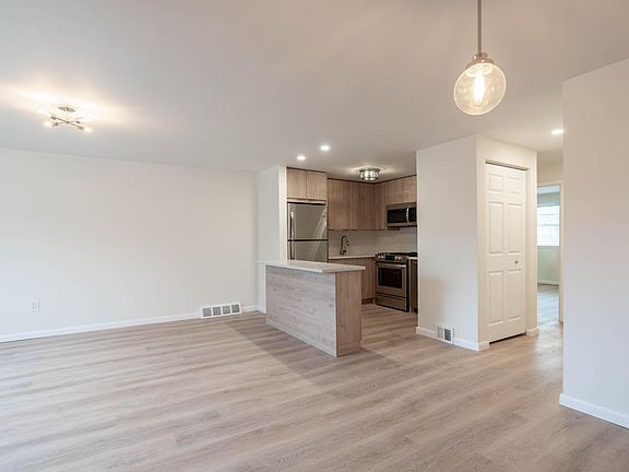 3rd image of 5441 Houghton Pl #1