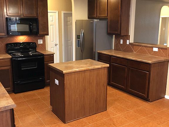 4th image of 6610 Bowie Cir