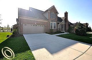 1st image of 44725 Broadmoor Cir N