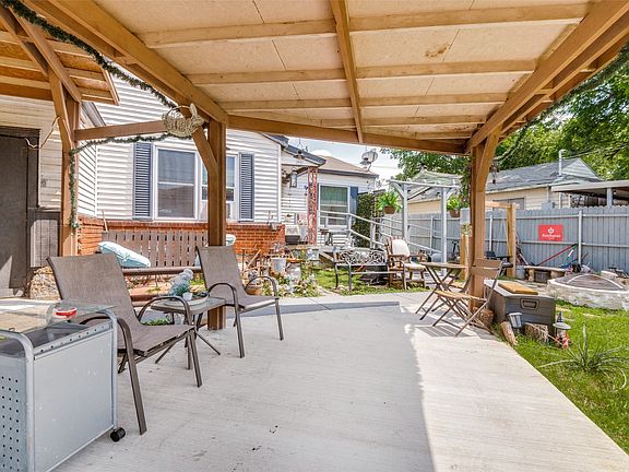 3rd image of 4015 Poinsettia Dr