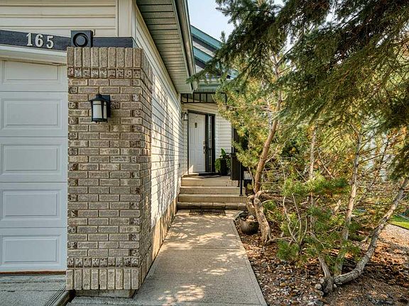 2nd image of 165 N Douglasview Rise SE