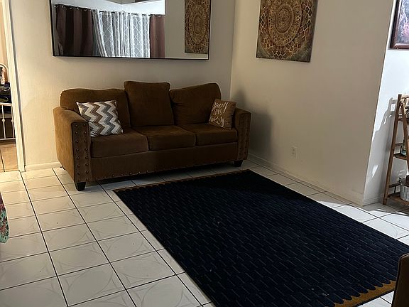 5th image of 2254 Olive Ave