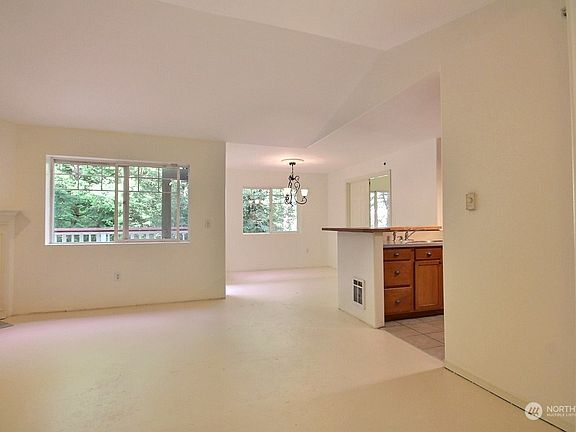 5th image of 18501 SE Newport Way #J340