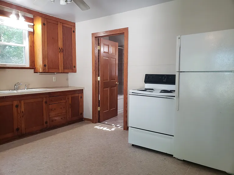 2709 Commercial Ave — Photo 8