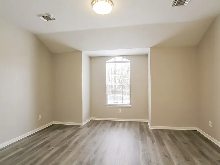 31518 Kingston Village Dr — Photo 10