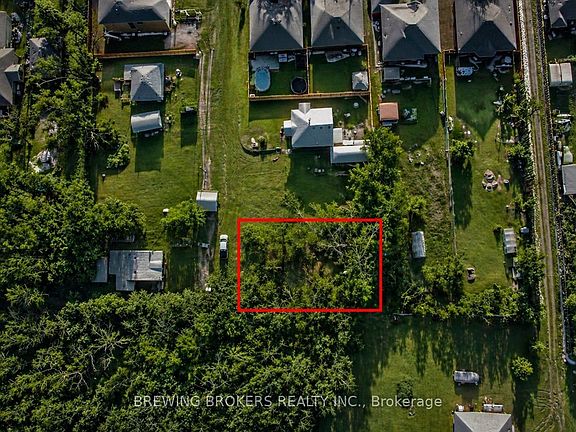 3rd image of 1422 Maple Rd