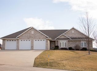 2020 Wedgewood Dr, Asbury, IA 52002