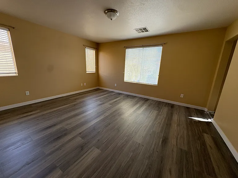 4725 Portola Vista Ave — Photo 14