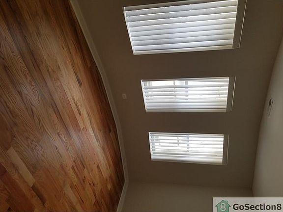 3rd image of 7652 S Essex Ave