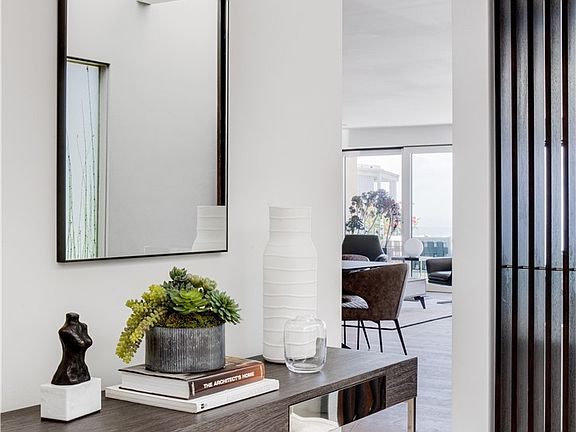 5th image of 835 La Mirada St