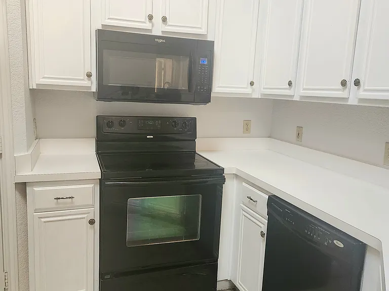465 El Rio Dr — Photo 6