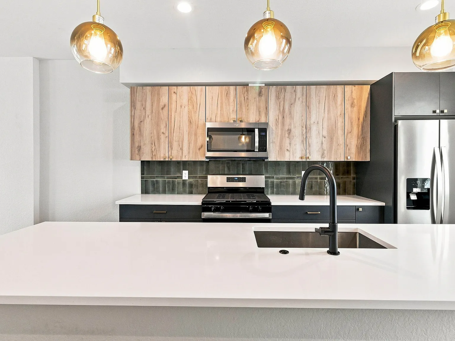 2 bed, 2.5 bath, 1461 sqft, $3,000 — Photo 2