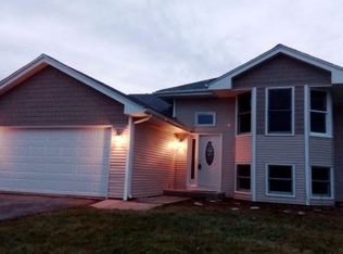 307 Pembroke Rd SW, Poplar Grove, IL 61065