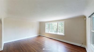 5th image of 130 S Hartford Ave