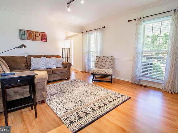 4th image of 703 Trout Dale Pl